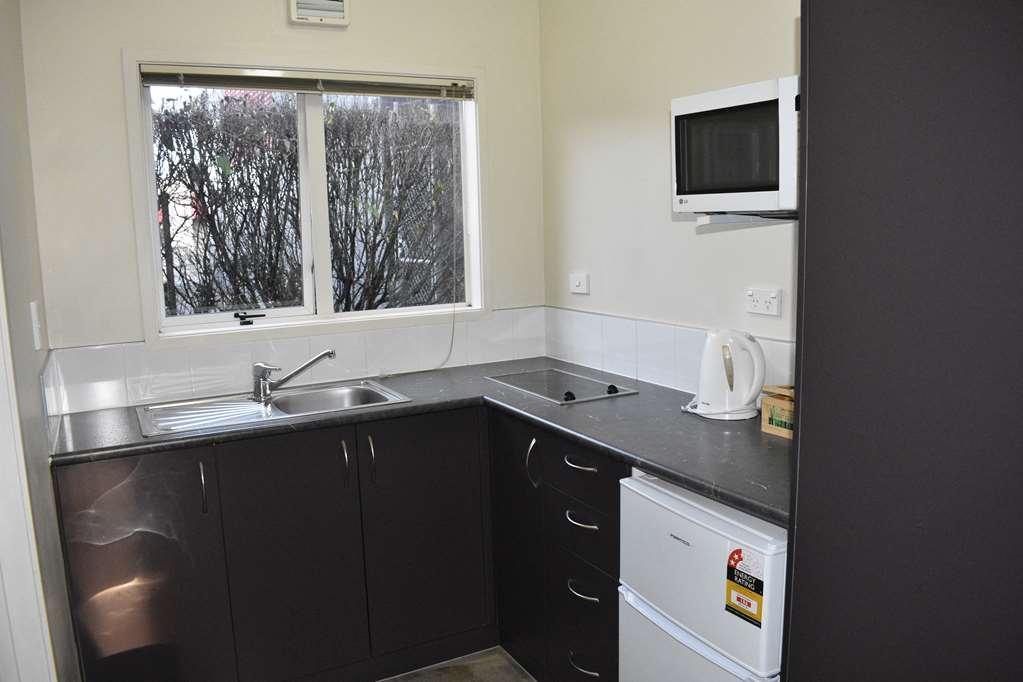 Bks Pioneer 4* Auckland